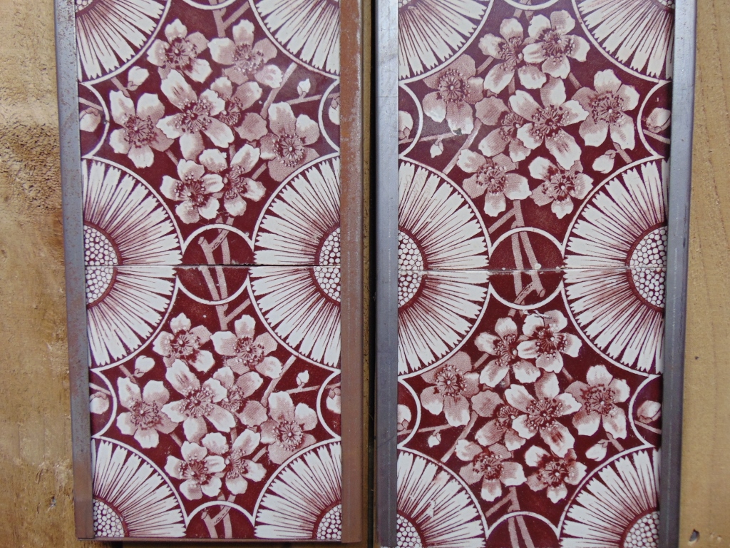 Arts_&_Crafts_Tiles_Arts008 - Old Fireplaces